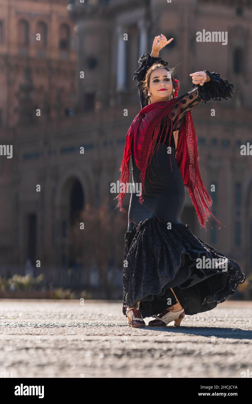 Woman flamenco dress fotografías e imágenes de alta resolución - Alamy