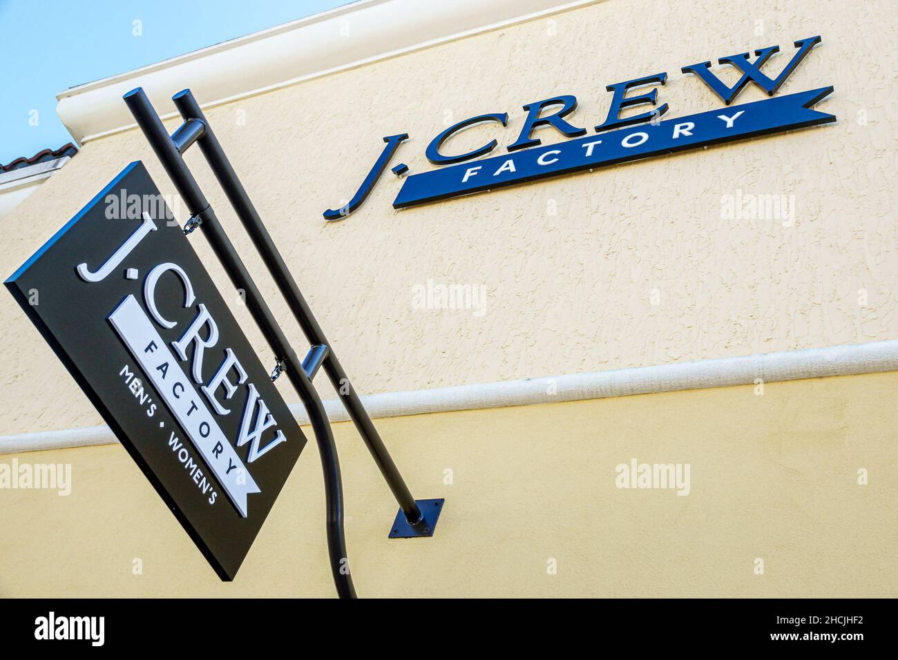 Orlando Florida Orlando Vineland Premium Outlets outlet factory store  fashion mall shopping Gucci designer outside exterior line queue Stock  Photo - Alamy