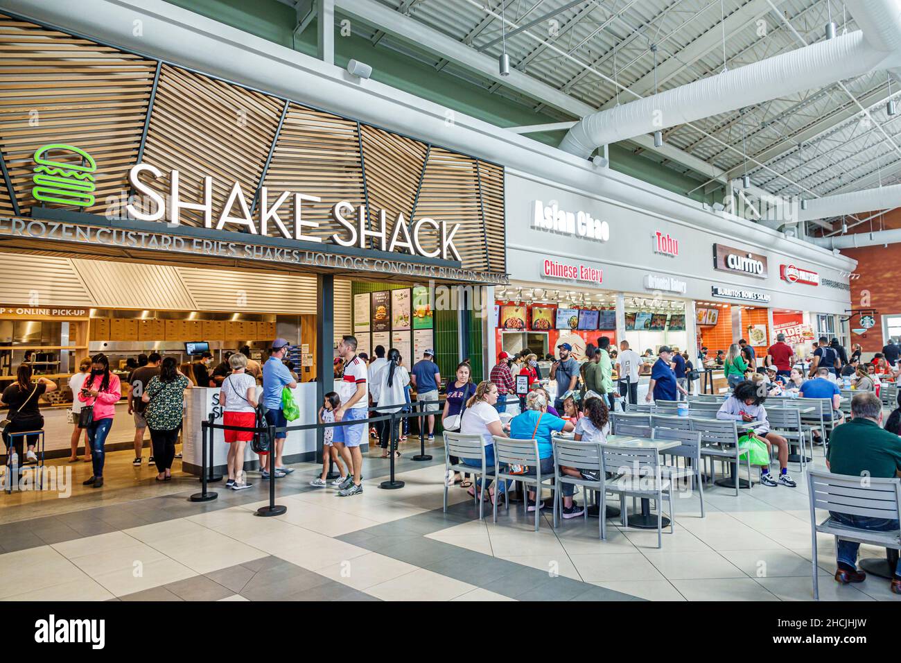 Orlando Florida Orlando Vineland Premium Outlets outlet factory store  fashion mall shopping Gucci designer outside exterior line queue Stock  Photo - Alamy