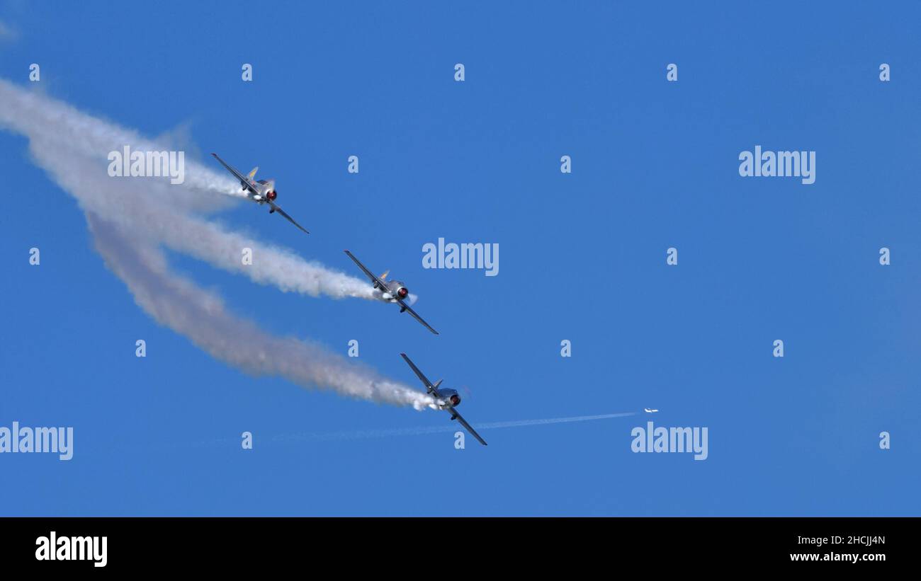 Yak52 hi-res stock photography and images - Alamy