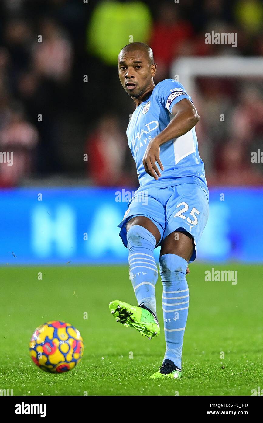 Fernandinho #25 of Manchester City Stock Photo - Alamy