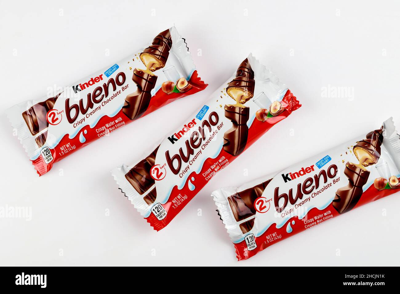 Kinder Bueno Crispy Creamy Chocolate Bars, 20 ct.