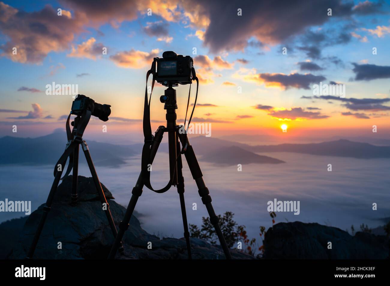 Camera on tripod sunrise hi-res stock photography and images - Alamy