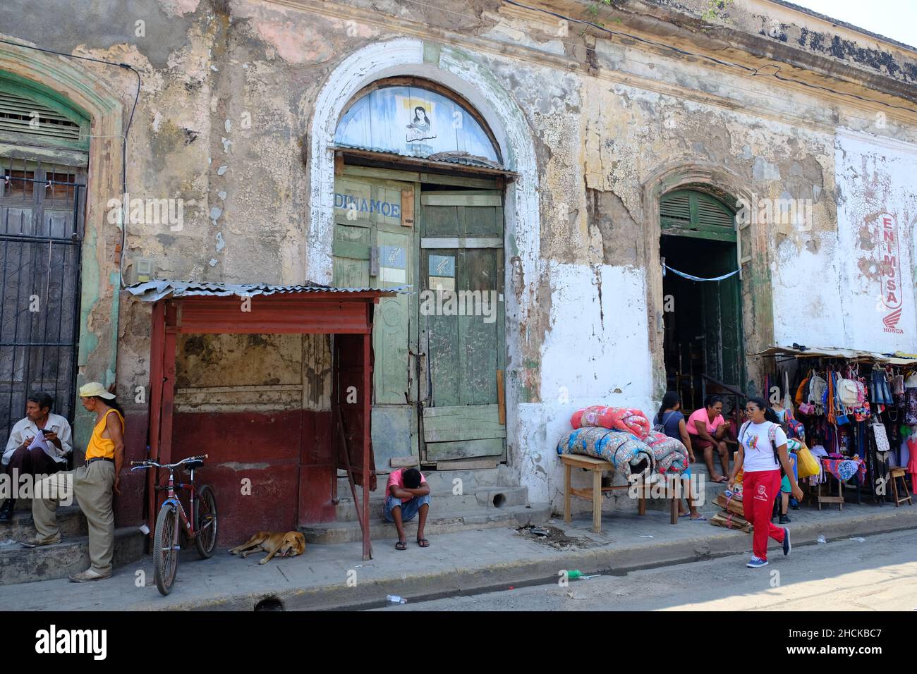 Nicaragua Granada - Daily life - Colonial buildings at Parque Central de Granada Stock Photo