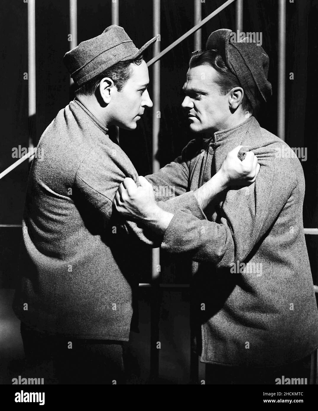 JAMES CAGNEY and GEORGE RAFT in EACH DAWN I DIE (1939), directed by WILLIAM KEIGHLEY. Credit: WARNER BROTHERS / Album Stock Photo