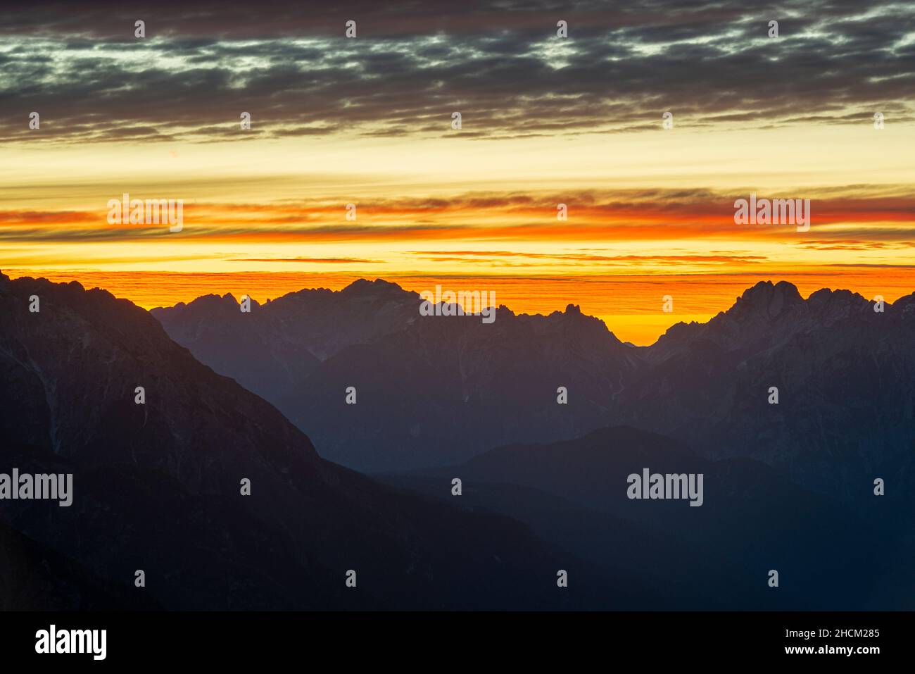 Morgendämmerung über den Sextener Dolomiten, Italien Stock Photo