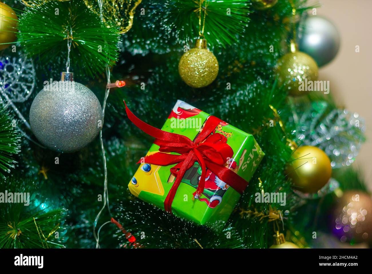 christmas tree with gift boxes, christmas tree and gifts, christmas