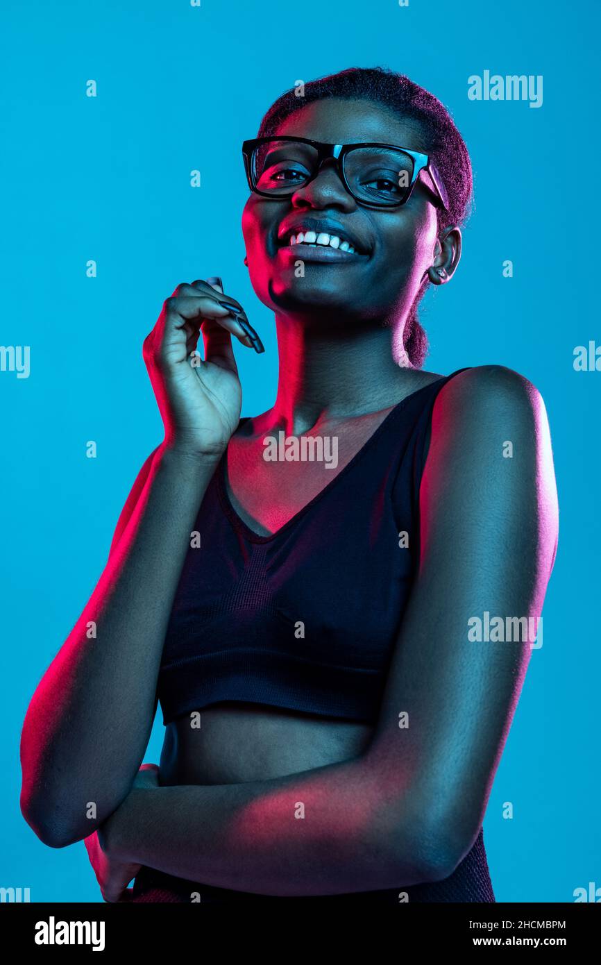Young dark skinned woman close up hi-res stock photography and images ...