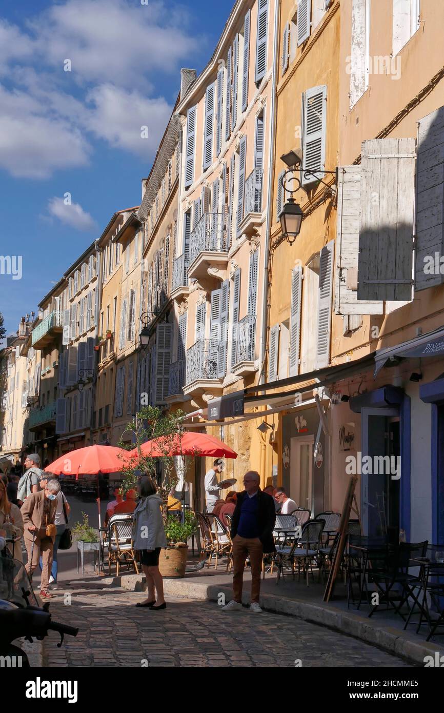 people dining and drinking outdoors at cafe in Aix-en-Provence