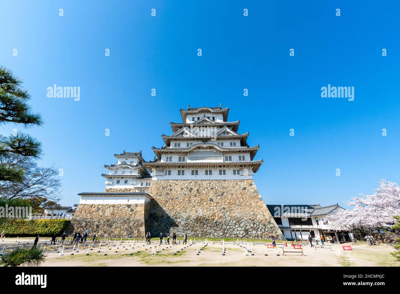 The Renketsushiki keep of the white Himeji castle keep