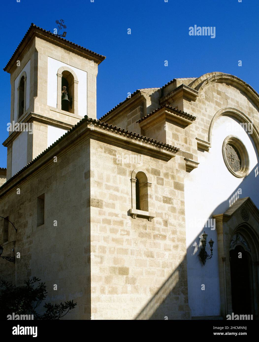 Spain, Andalusia, Almería. Sanctuary of the Virgin of the Sea (Church of Santo Domingo). Main facade. The temple dates from the second quarter of the 16th century. After suffering a fire in 1936, it was restored in 1940 following a project by Guillermo Langle Rubio. The facade was rebuilt by Pedro Bértiz García. Stock Photo