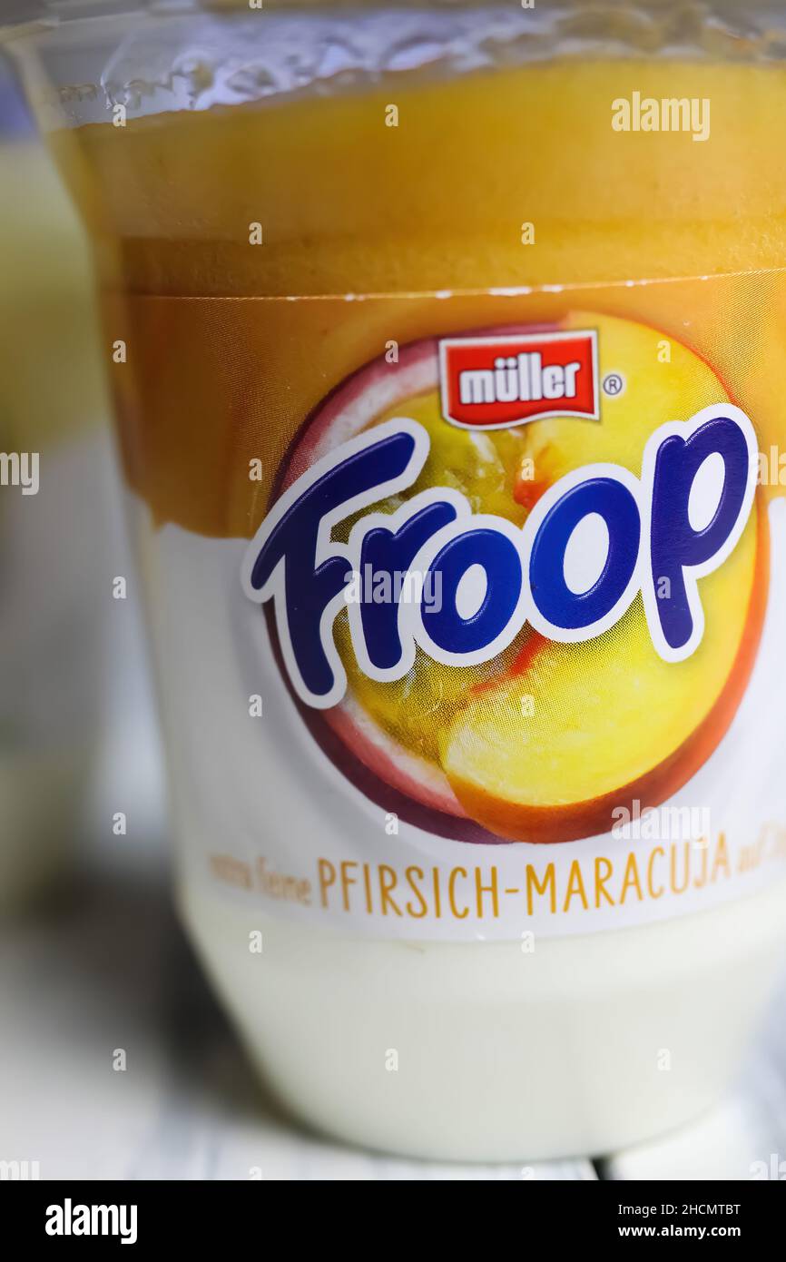 Viersen, Germany - December 9. plastic logo desert cup froop lettering Stock of Closeup yoghurt on 2021: - fruit label of Photo muller with Alamy