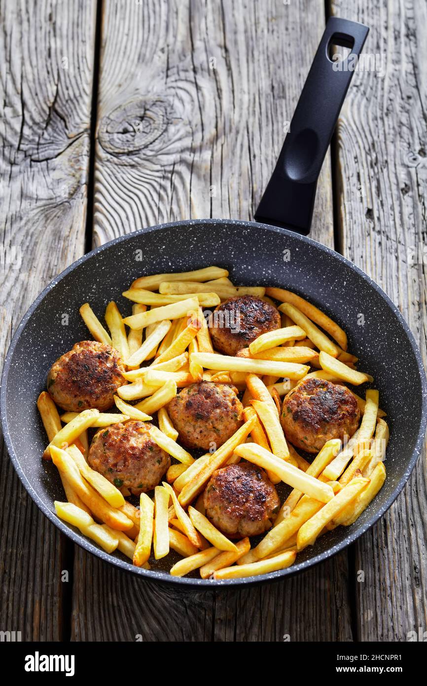 Vitoulet, Gehaktballetjes, Belgian meatballs of ground pork and veal in