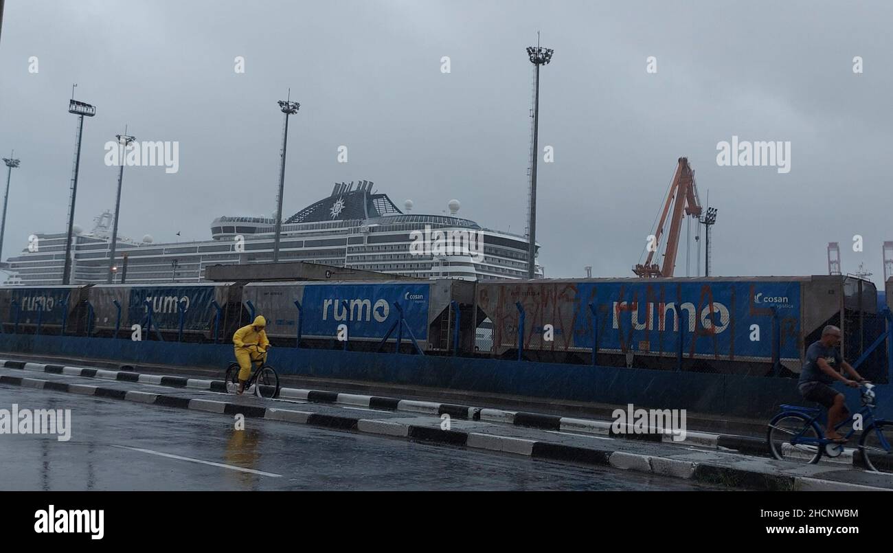 Santos, Sao Paulo, Brasil. 30th Dec, 2021. (INT) Ship docked at the Port of Santos with 58 crew and 21 passengers detected with Covid-19. December 30, 2021, Santos, Sao Paulo, Brazil: General view of the ship with 58 crew and 21 passengers detected with Covid-19, docked at the Port of Santos, south coast of Sao Paulo, on Thursday (30). The ship interrupted its voyage and returned. Anvisa is evaluating the situation at the Navy docks and may suspend cruises. The ship left Santos last Sunday (26) for a 7-day voyage passing through Porto Belo, Balneario Camboriu, Rio de Janeiro, Ilhabela and S Stock Photo