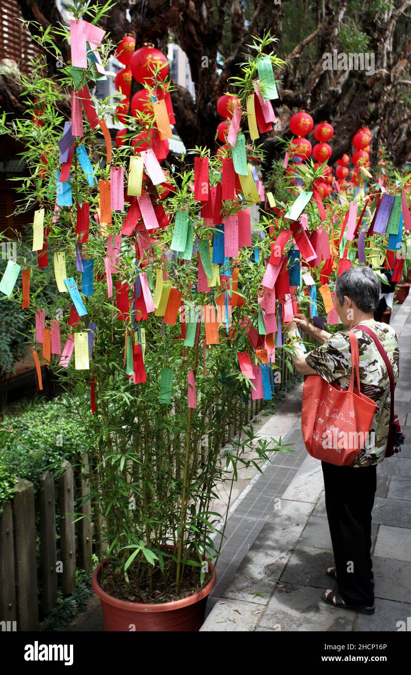 Paper prayers hi-res stock photography and images - Alamy