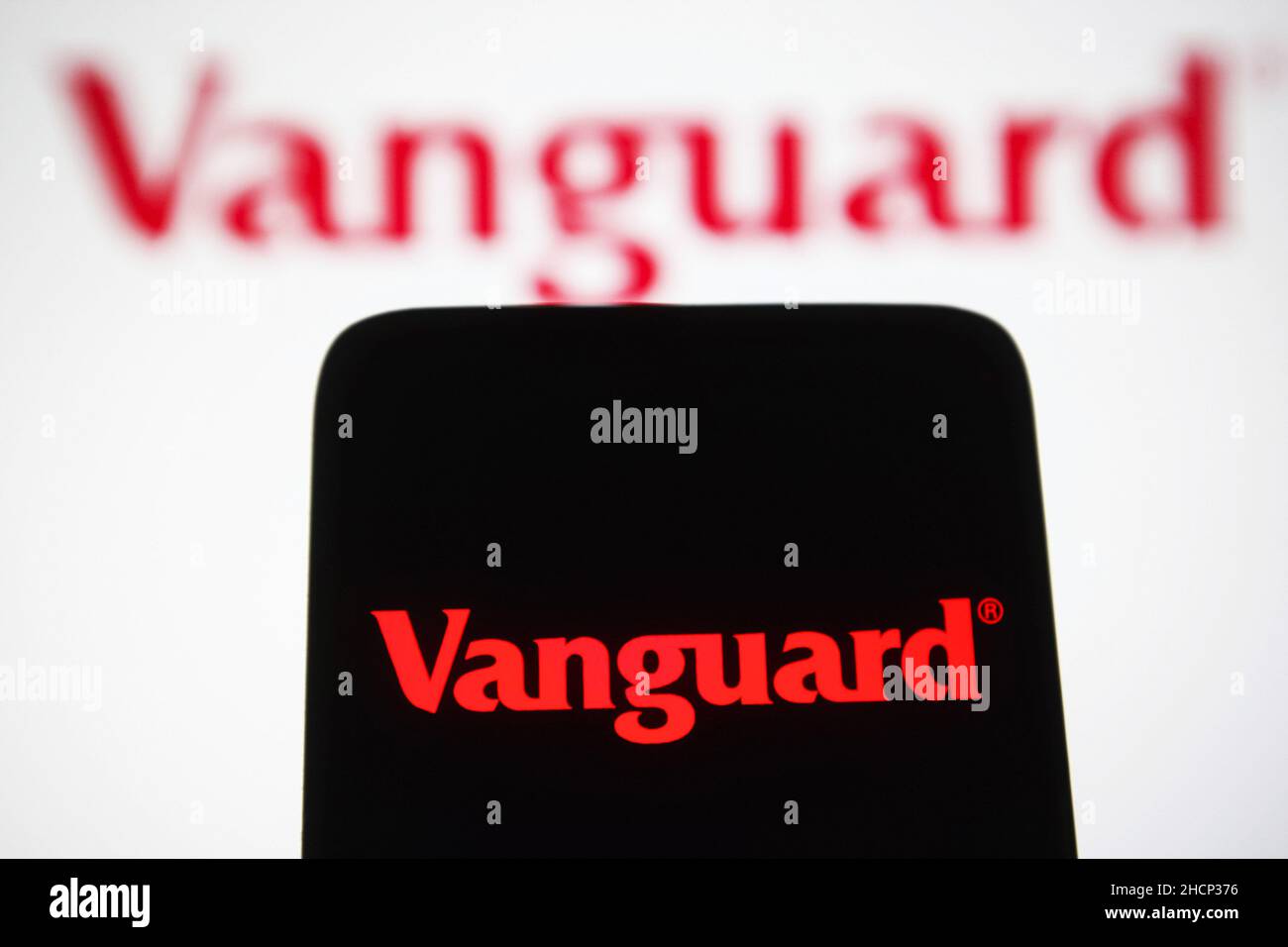 Ukraine. 30th Dec, 2021. In this photo illustration, The Vanguard Group Inc. logo is seen on a smartphone and a computer screen. (Photo by Pavlo Gonchar/SOPA Images/Sipa USA) Credit: Sipa USA/Alamy Live News Stock Photo