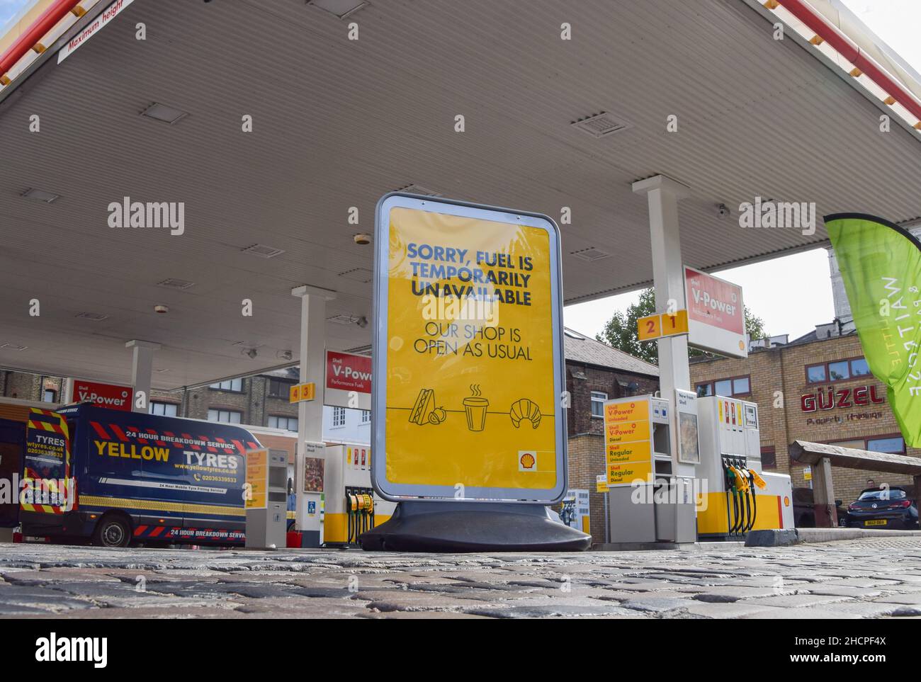 Shell fuel truck hi-res stock photography and images - Alamy