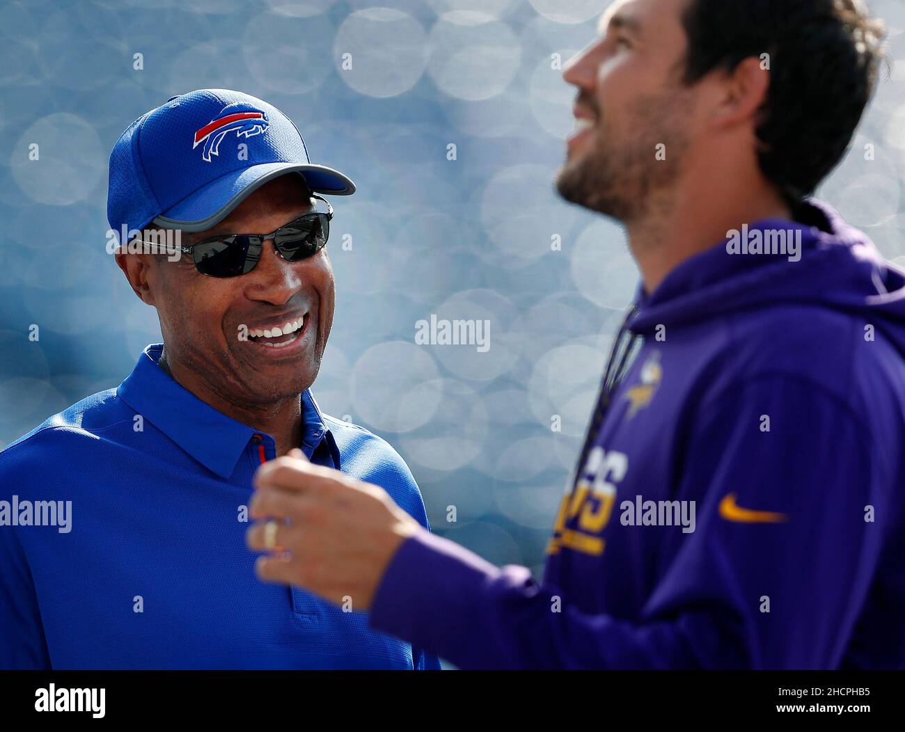 Orchard Park, USA. 10th Aug, 2017. Buffalo Bills defensive coordinator Leslie Frazier, left, visits with Minnesota Vikings quarterback Sam Bradford prior to a preseason game on Thursday, Aug. 10, 2017, at New Era Field in Orchard Park, New York. (Photo by Carlos Gonzalez/Minneapolis Star Tribune/TNS/Sipa USA) Credit: Sipa USA/Alamy Live News Stock Photo