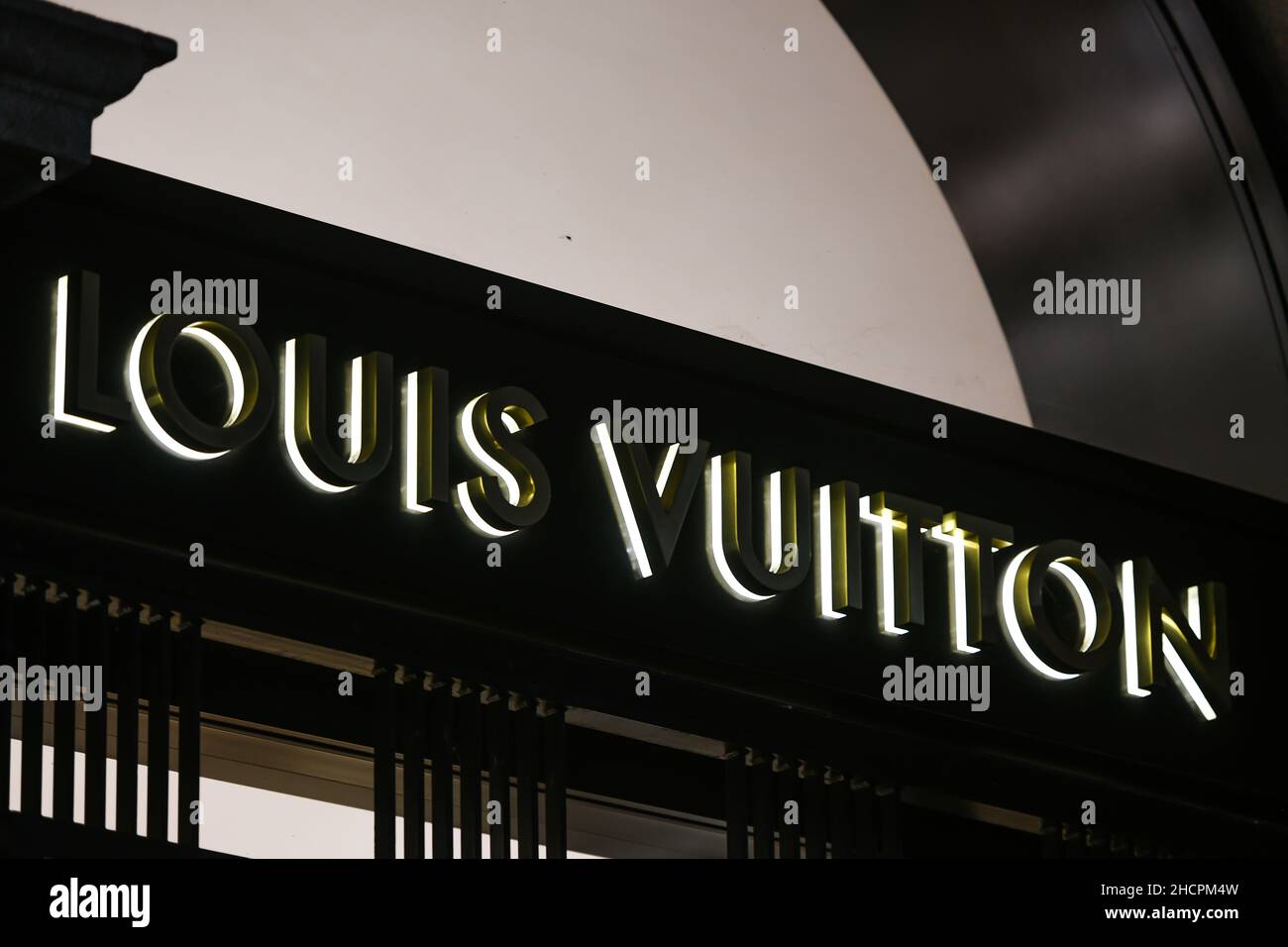 4,613 Louis Vuitton Logo Stock Photos, High-Res Pictures, and