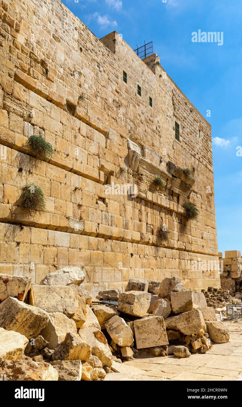 Jerusalem, Israel - October 13, 2017: South-eastern corner of Temple Mount walls with Robinson’s Arch and Davidson Center archeological park Stock Photo