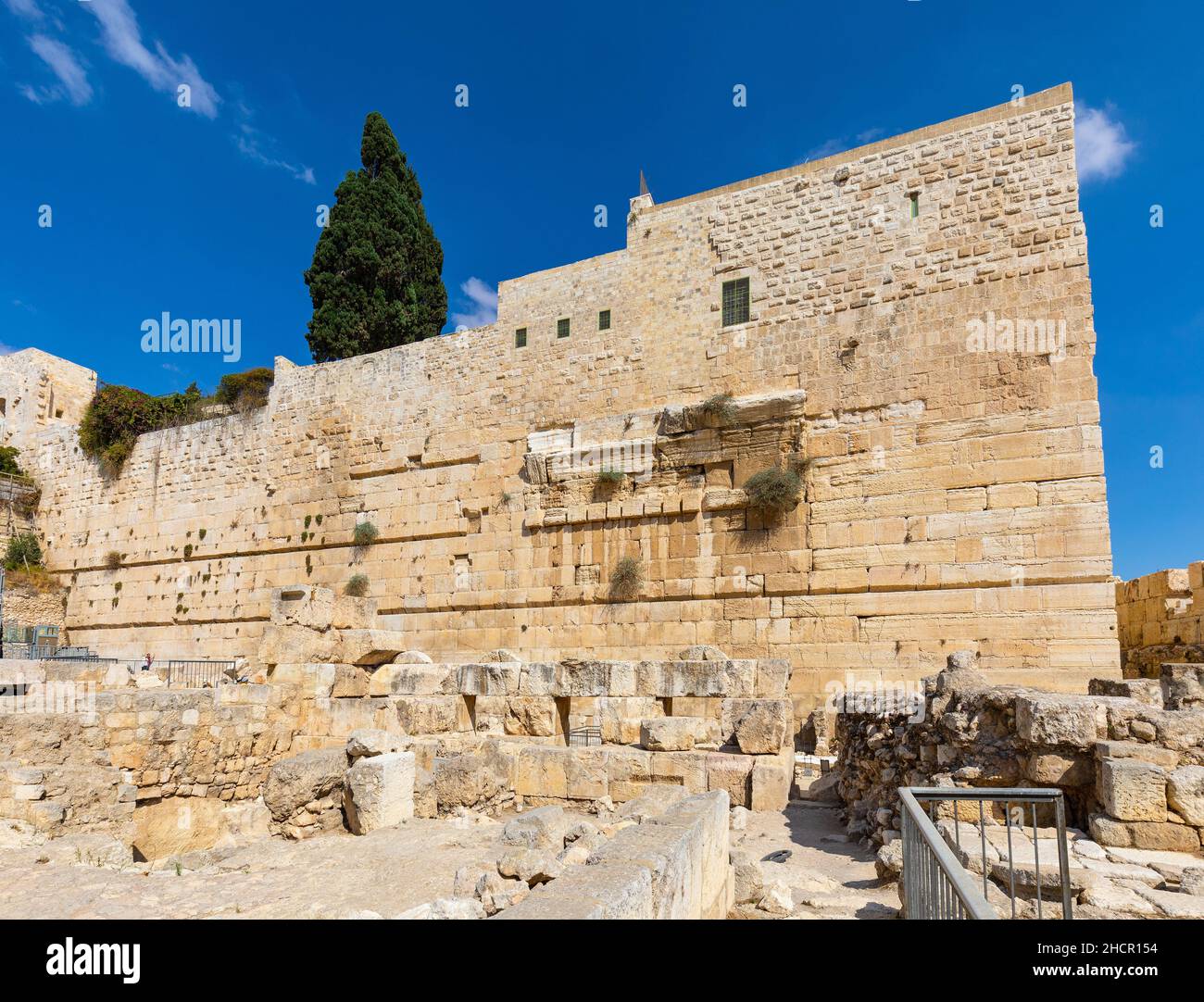 Jerusalem, Israel - October 13, 2017: South-eastern corner of Temple Mount walls with Robinson’s Arch and Davidson Center archeological park Stock Photo