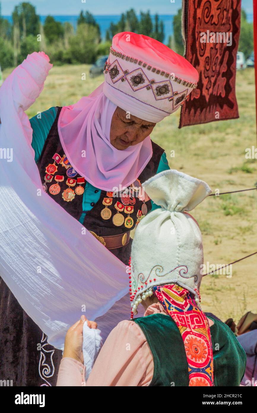 Traditional wear for ladies hotsell 2018
