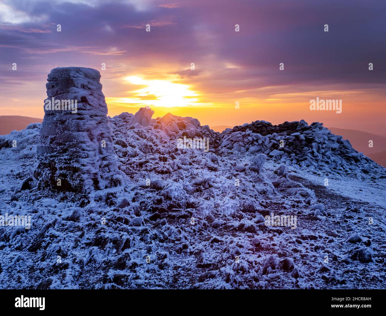 Frost covered trig point hi-res stock photography and images - Alamy