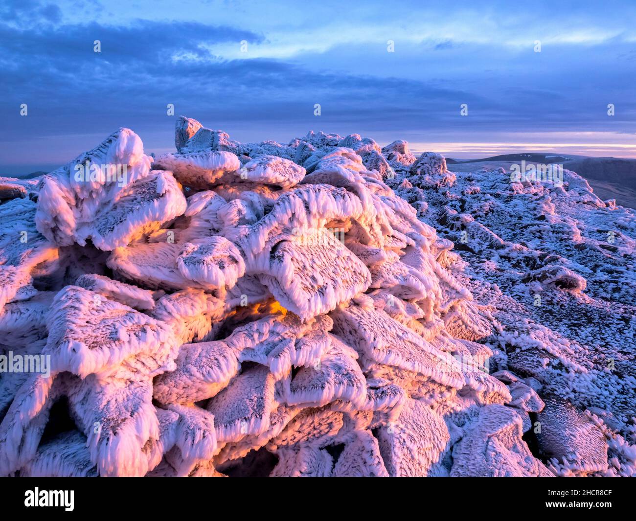 The summit of Red Screes covered by hoar frost at sunrise, Lake ...
