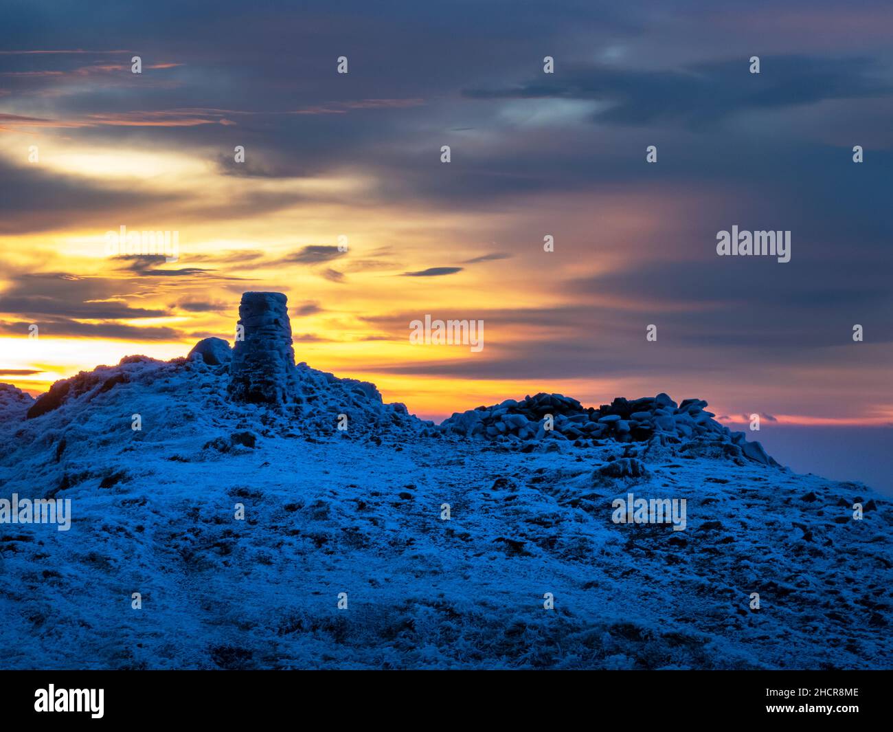 Frost covered trig point hi-res stock photography and images - Alamy