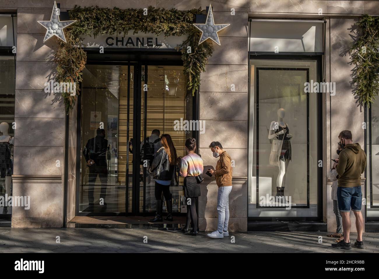 Chanel store barcelona hi-res stock photography and images - Alamy