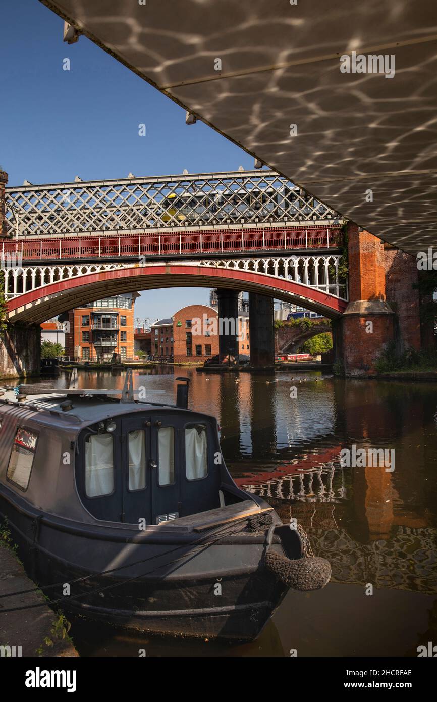 UK, England, Manchester, Castlefield, Bridgewater Canal basin, residential canal narrowboat below Merchant’s Bridge Stock Photo