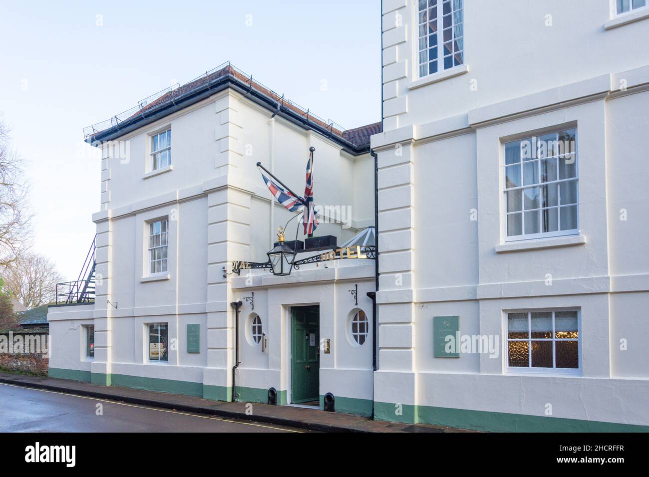 16th century winchester royal hotel st peter street hampshire ci hires stock photography and