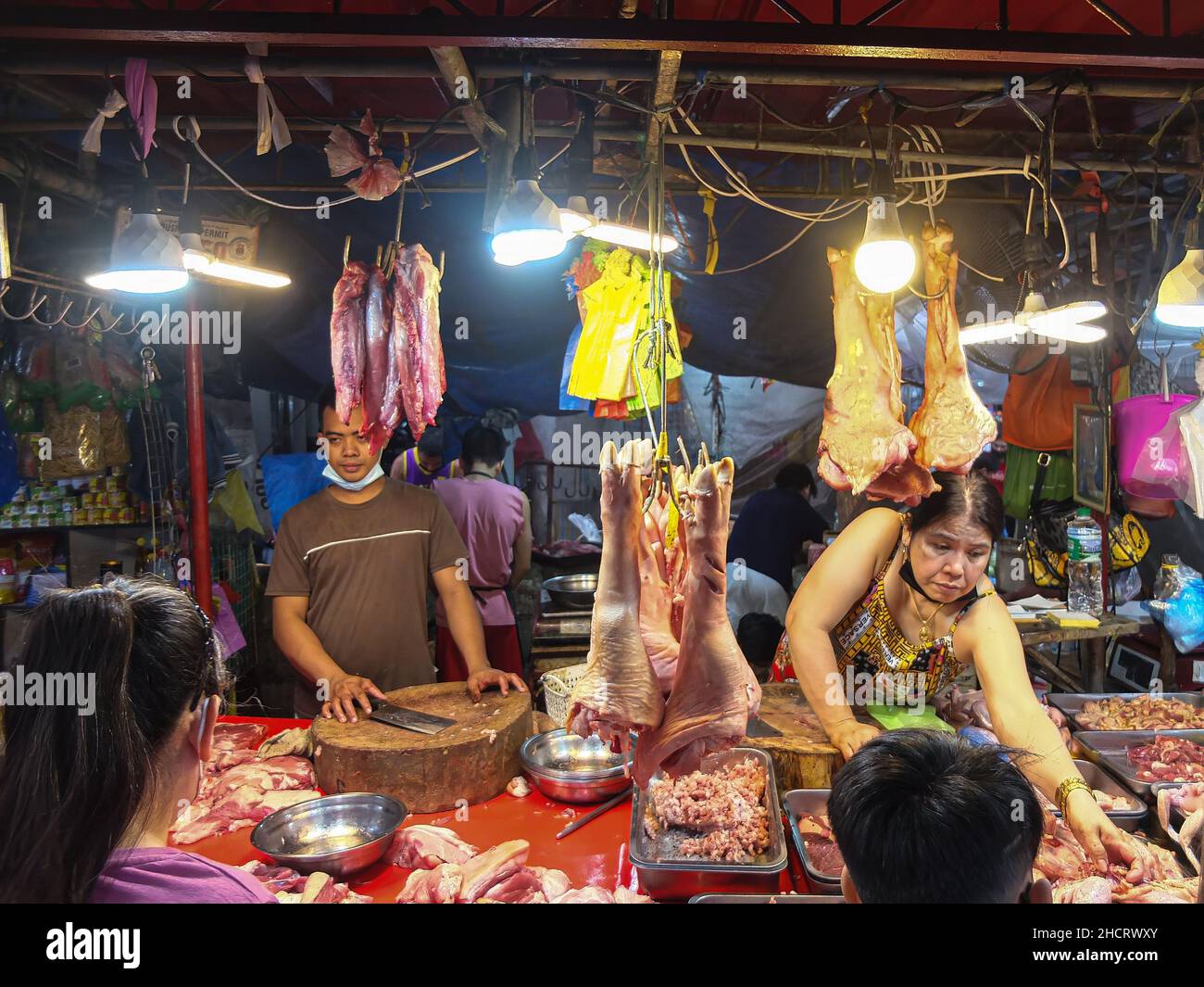 Manila, Philippines. 31st Dec, 2021. Pork vendors busy attending to their customers ahead of New Year's Eve in Divisoria. Credit: SOPA Images Limited/Alamy Live News Stock Photo