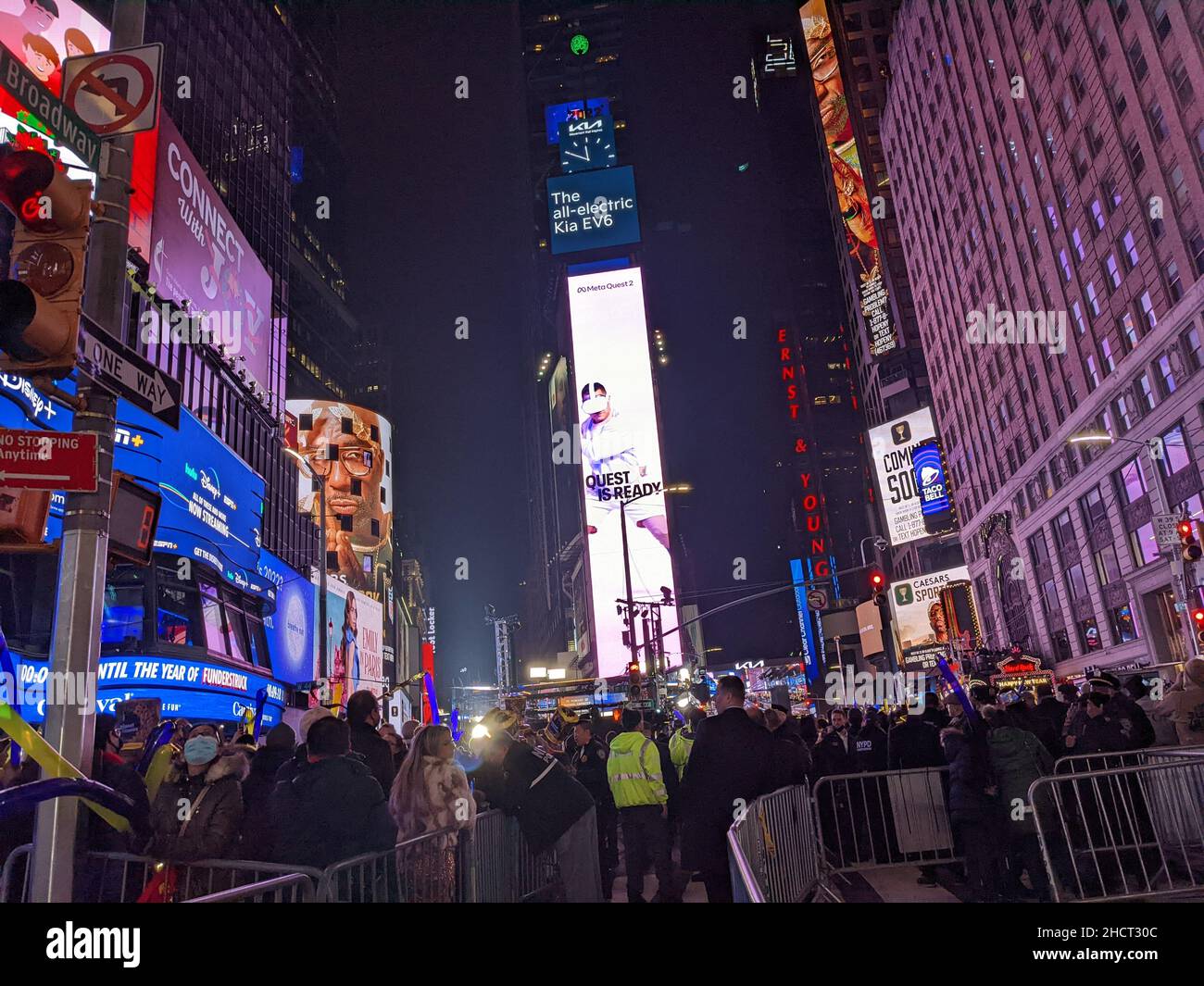 NYC on Alert as Revelers Gather for New Year's Eve Ball Drop in Times  Square - The New York Times
