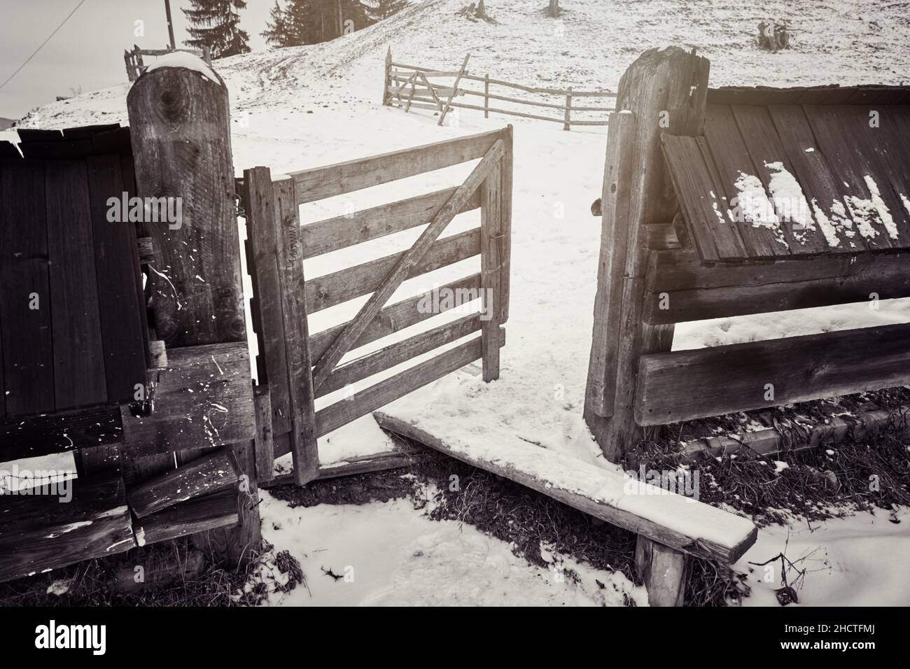 Wooden fence with gate hi-res stock photography and images - Alamy