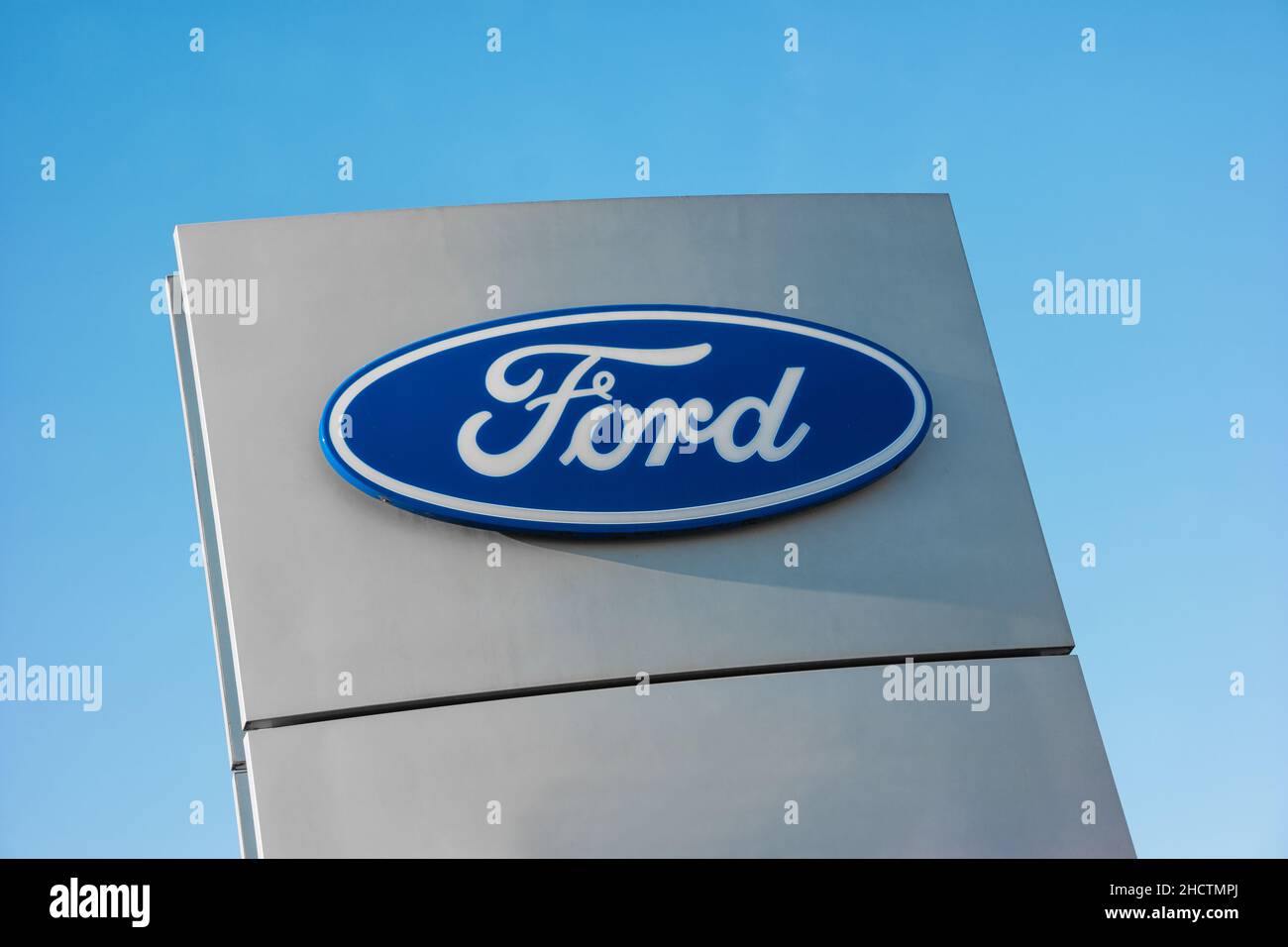 Ford logo hi-res stock photography and images - Alamy