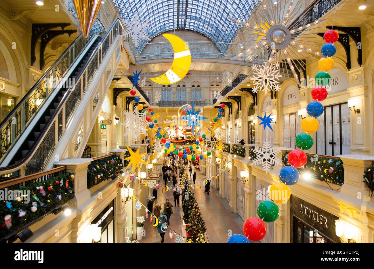 Indoor landscape, shopping escalator and glass roof of modern shopping mall  in Vientiane City, Zhengzhou, Henan Province Stock Photo - Alamy