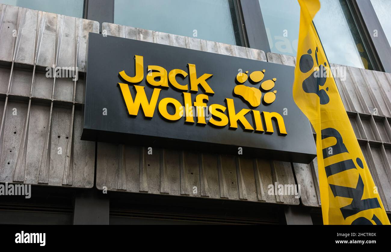 Jack wolfskin hi-res stock photography and images - Alamy