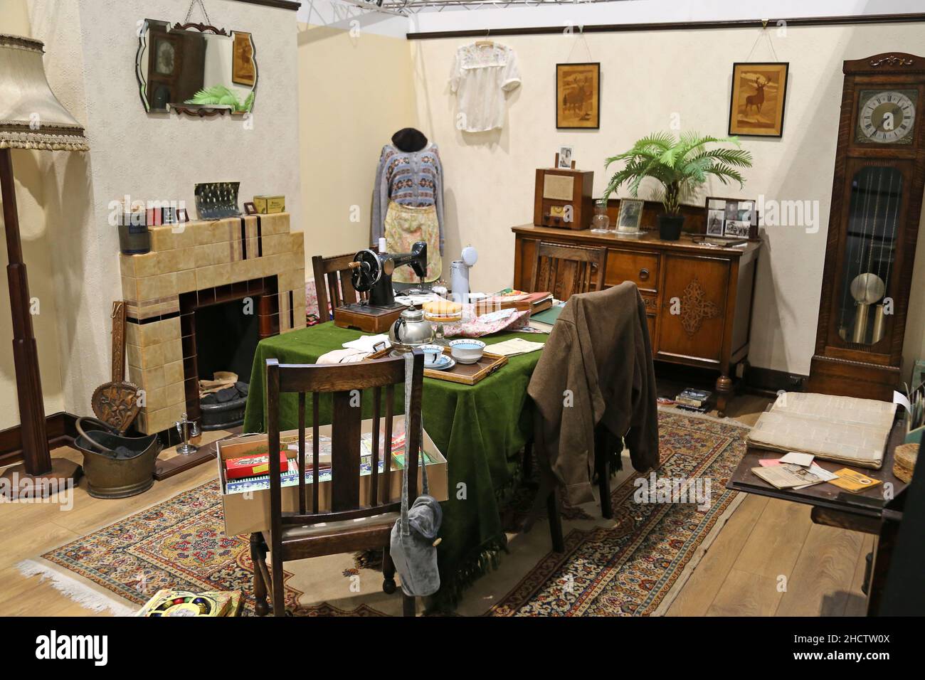 1940s living room hi-res stock photography and images - Alamy, image size:1300x956