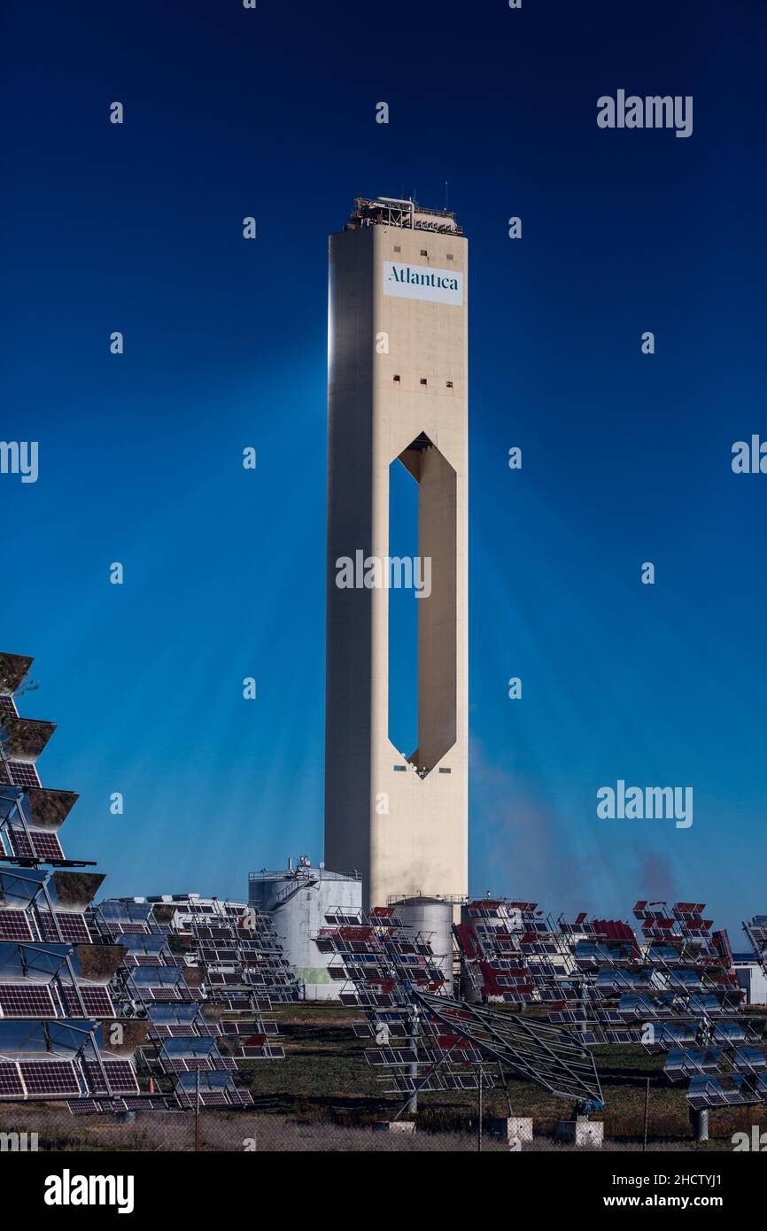 Solar power tower hi-res stock photography and images - Alamy