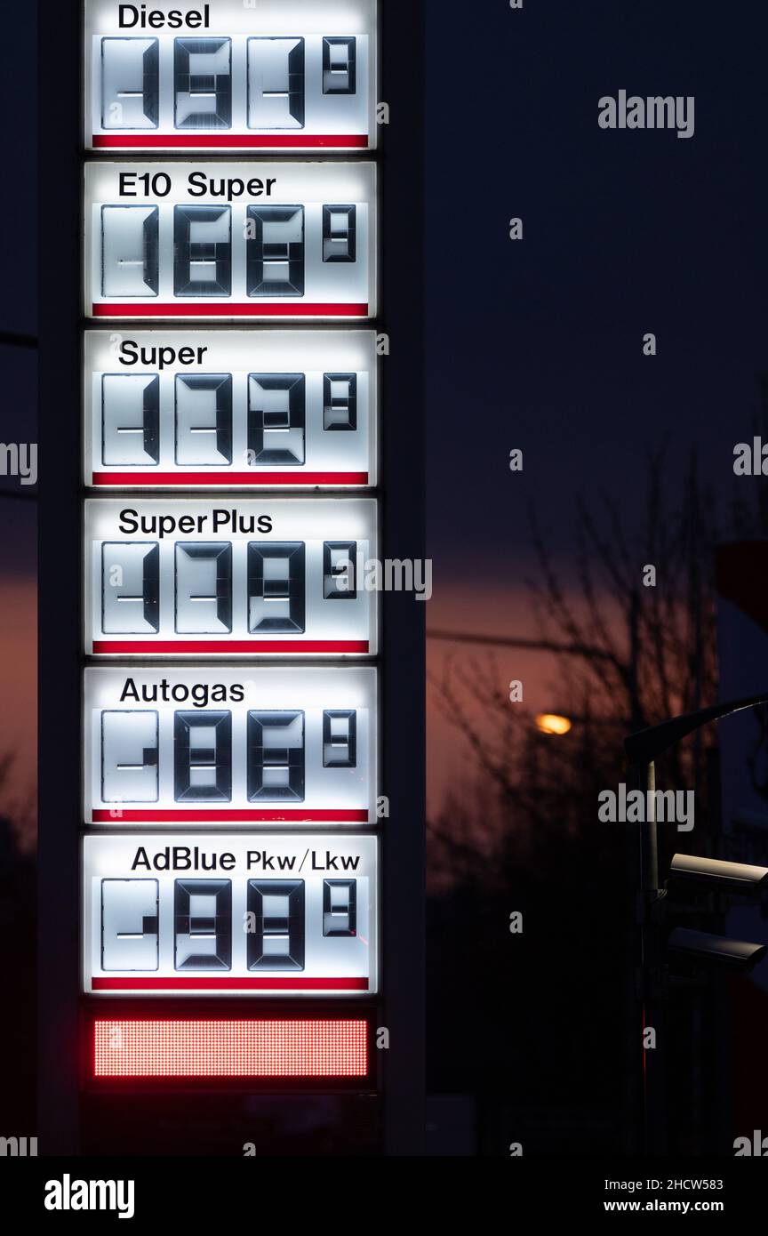 Hessen, Germany. 01st Jan, 2022. 01 January 2022, Hessen, Frankfurt/Main:  Prices for diesel, E10 Super, Super and Super Plus are displayed at a  petrol station on the first day of the year.