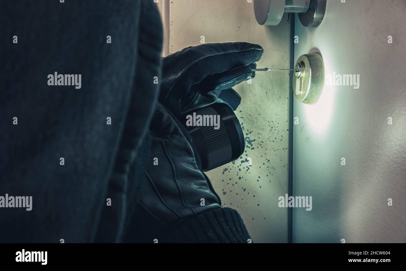 Robber Tools burglar using picking tools to open a victim's door Stock Photo - Alamy