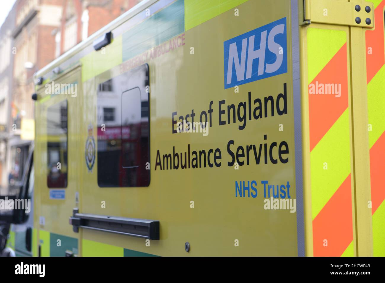 Nhs england ambulance 2022 hi-res stock photography and images - Alamy