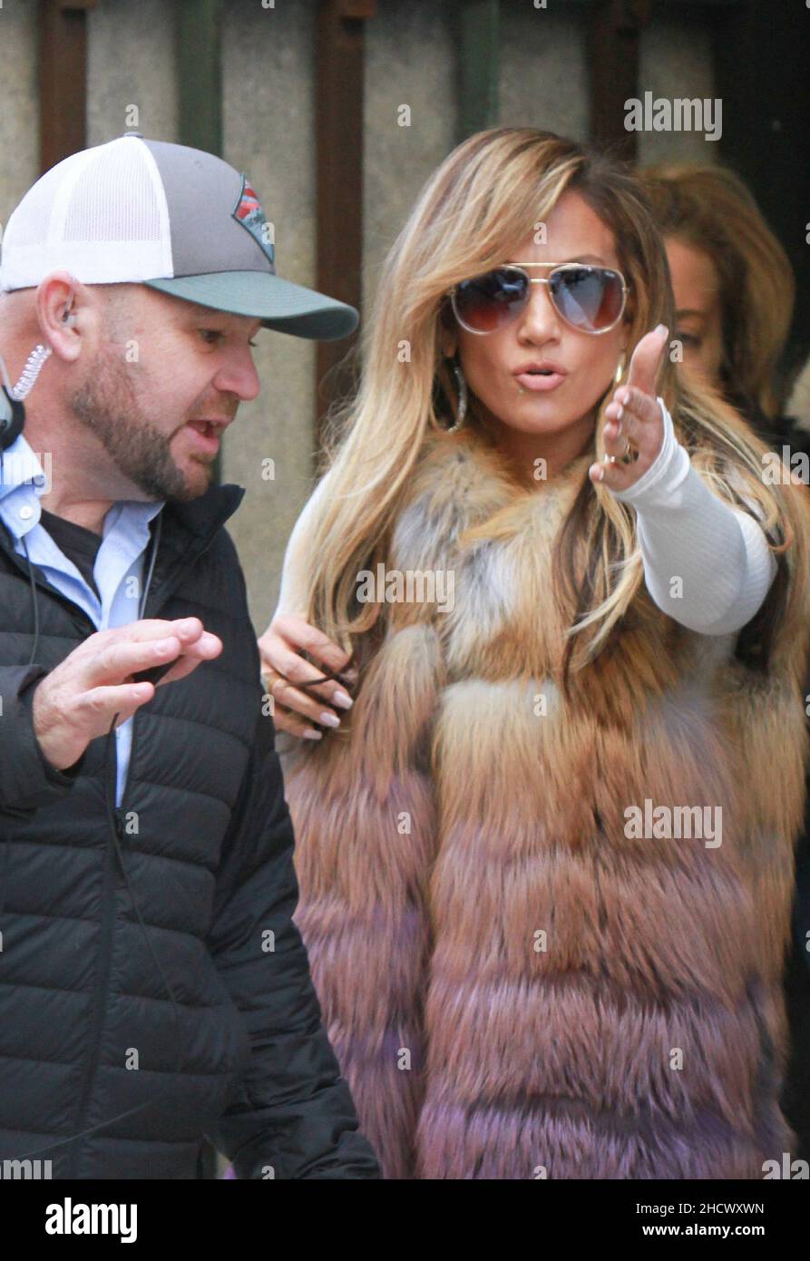 New York - NY - 20190401 Jennifer Lopez and Madeline Brewer Filming