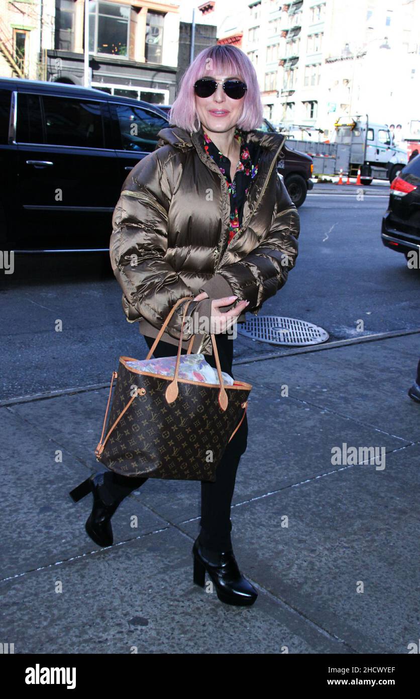 New York - NY - 20190115 Noomi Rapace with her Louis Vuitton Purse