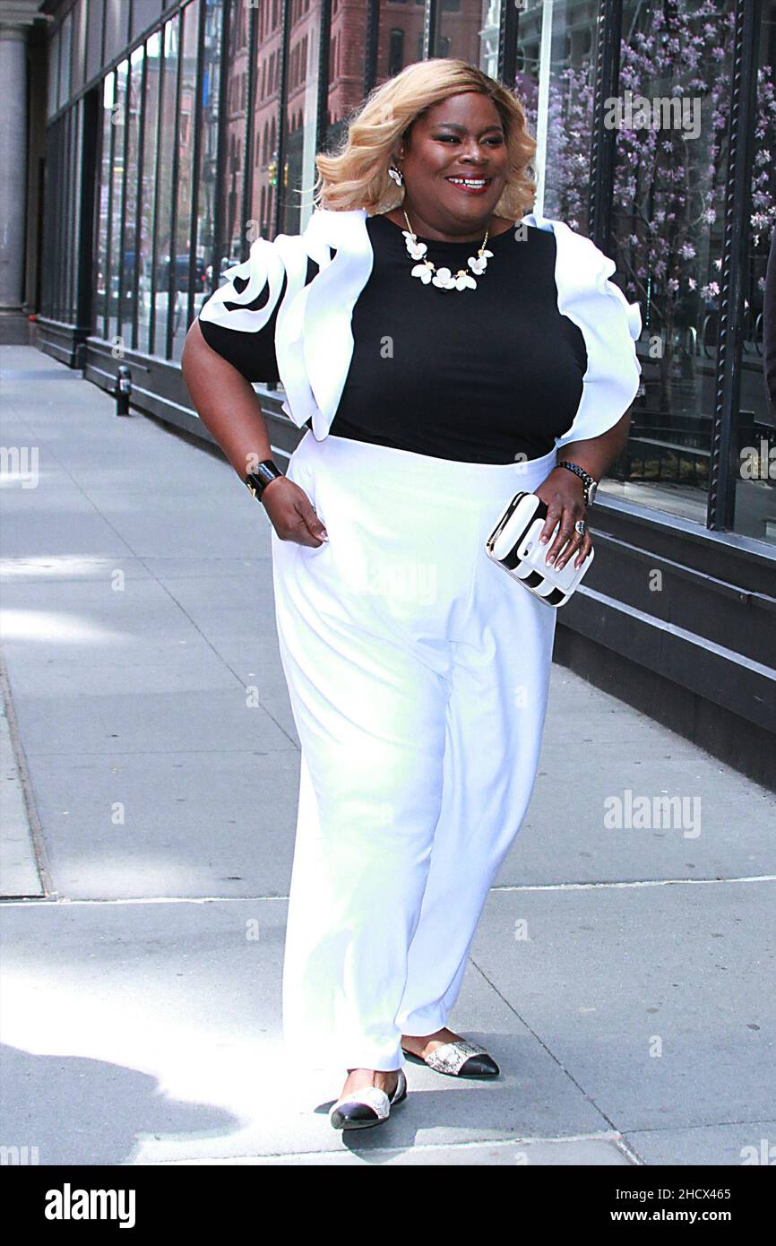 New York - NY - 20190410 Retta is seen looking gorgeous at the Build ...