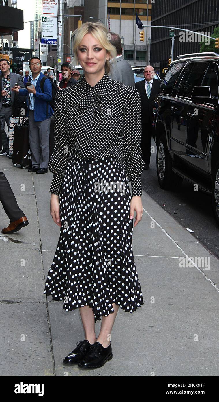 New York - NY - 20190516 The cast of Big Bang Theory arrive at The Late ...
