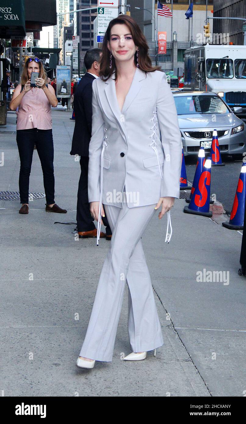 New York - NY - 20190507-Anne Hathaway Visits The Late Show With