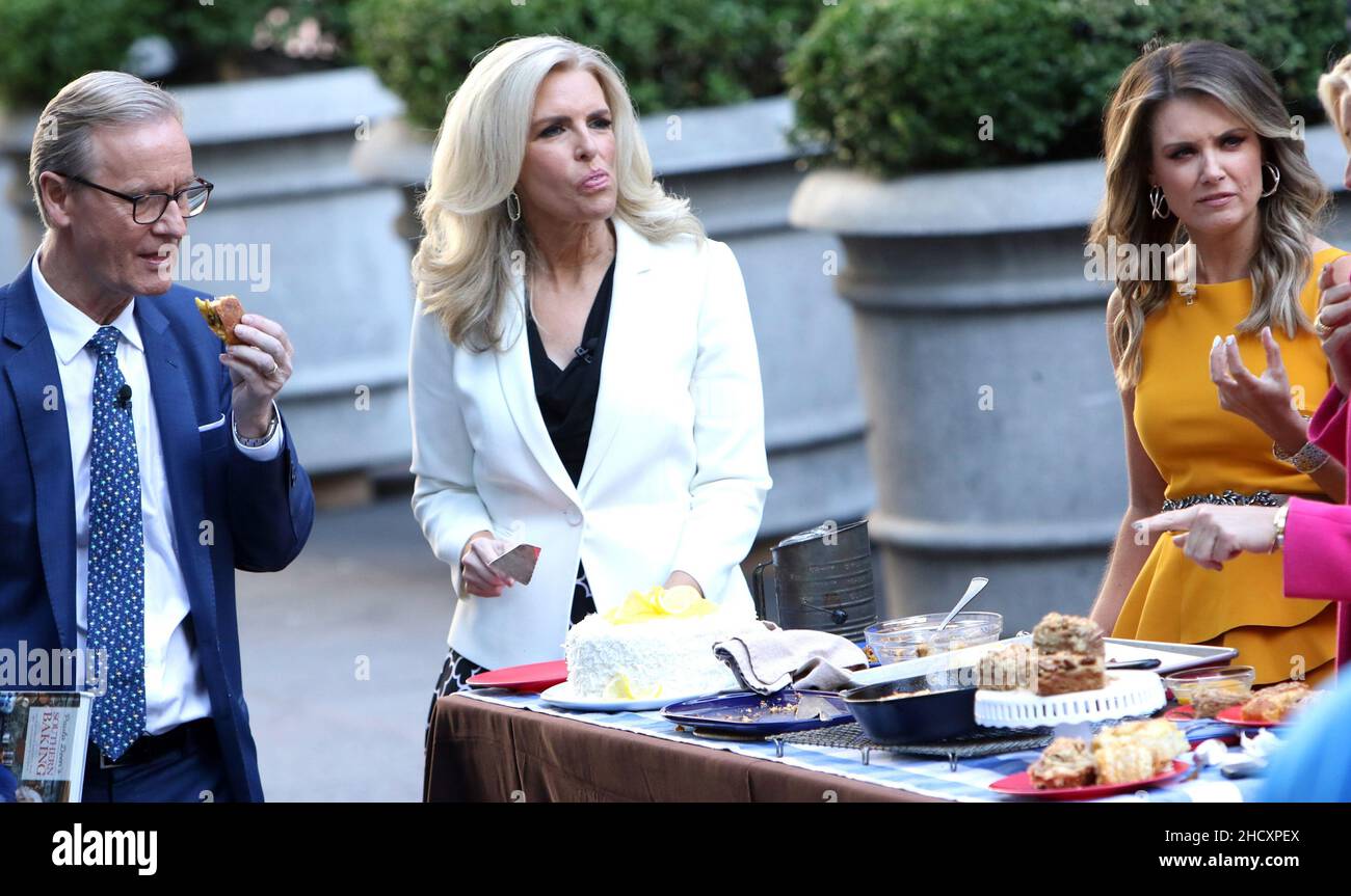 New York NY 20190919 Paula Deen stops by 'Fox & Friends' to cook samples from her book