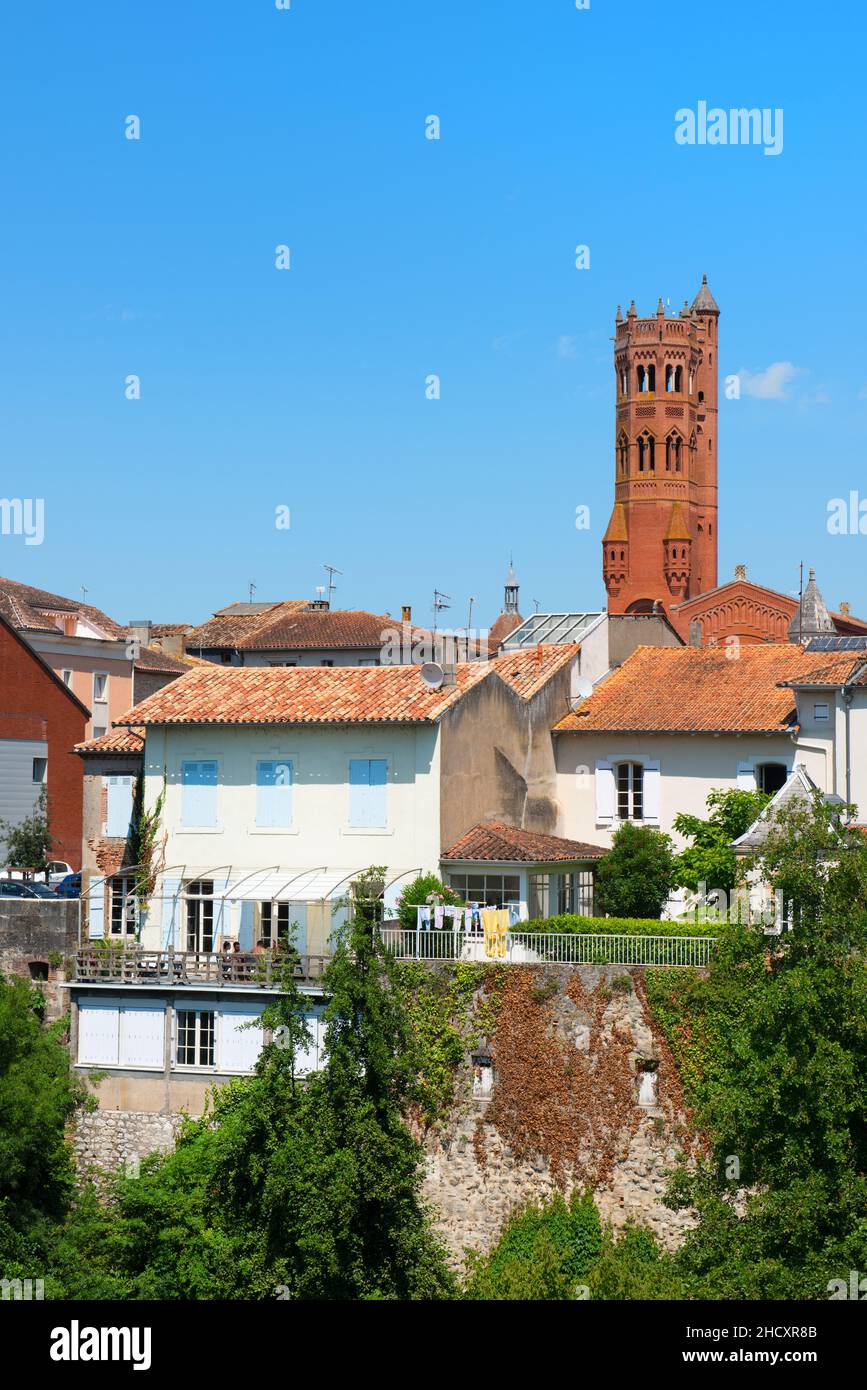 Villeneuve sur lot france hi-res stock photography and images - Alamy
